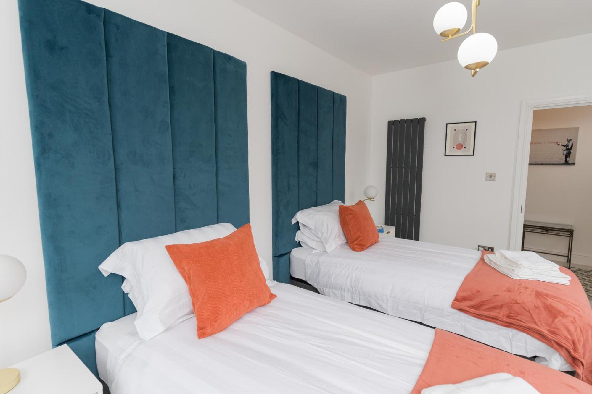 Luxurious 2 Bed Birmingham House Free Parking - Sleeps 6 Apartment ภายนอก รูปภาพ